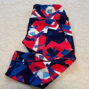 Geometric Patterned Women’s Capri Leggings w/side pockets